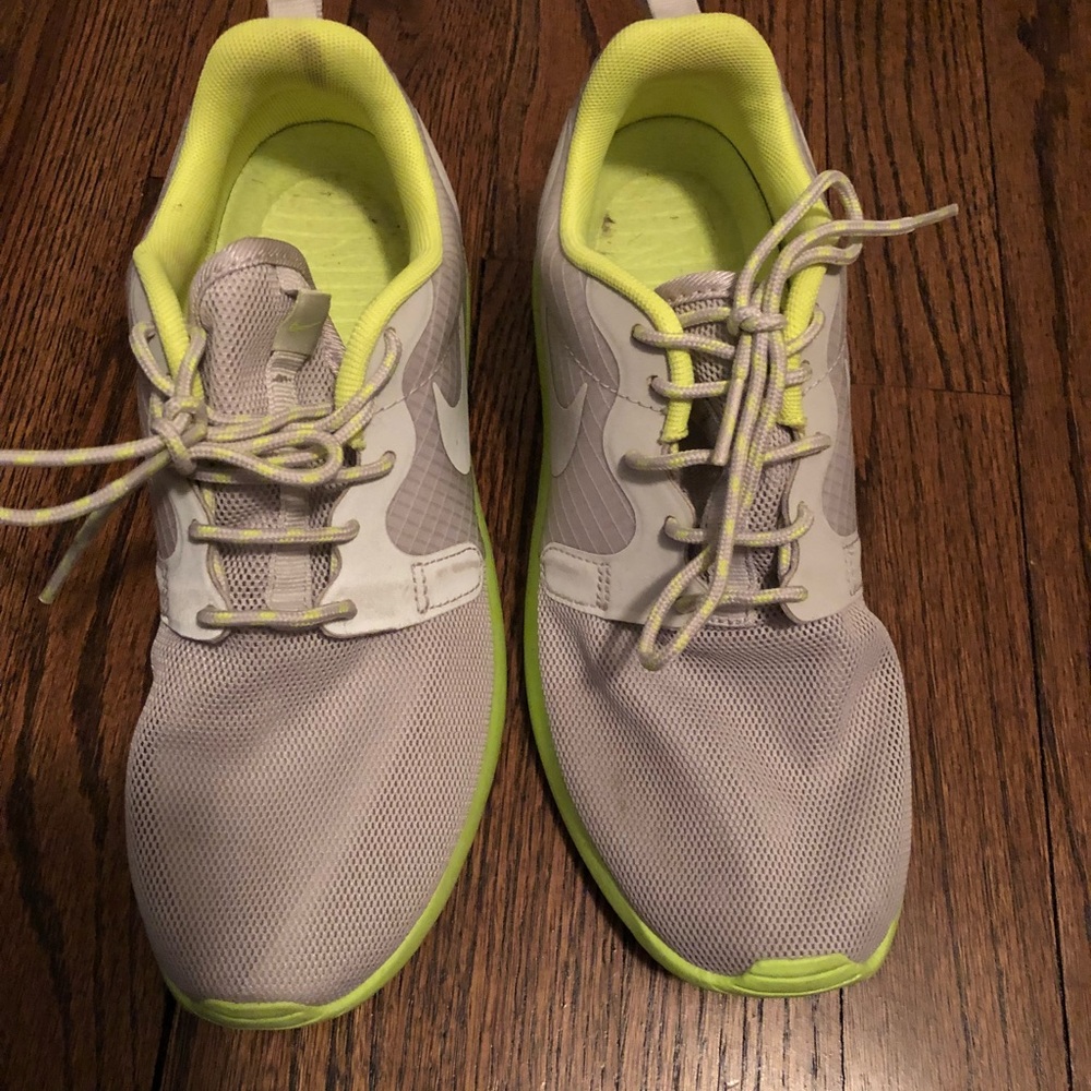 Nike Roche Sneakers - Picture 2 of 5